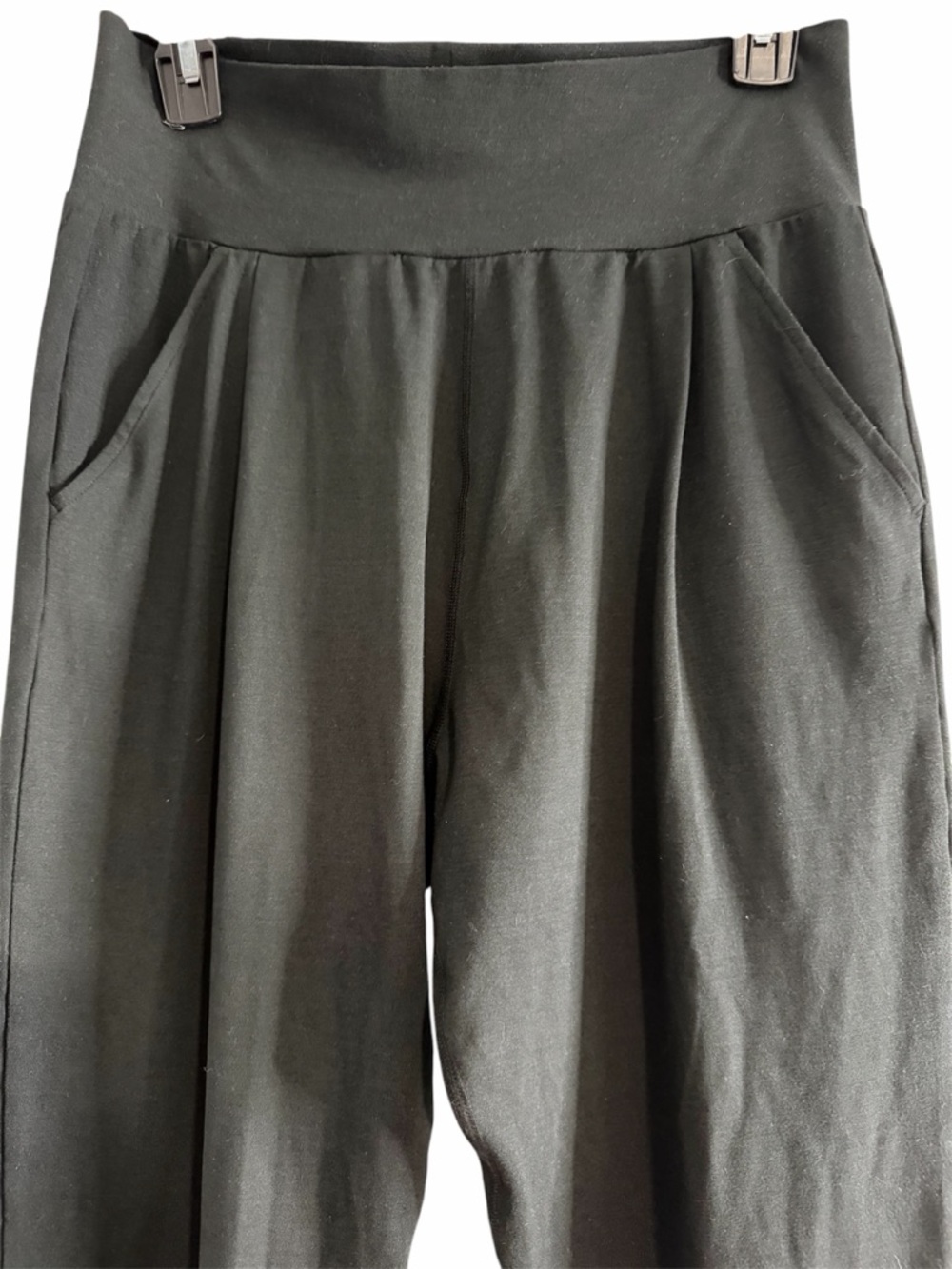 Vuori Black High-Rise Lux at Ease Cropped Performance Joggers Small - Picture 5 of 11